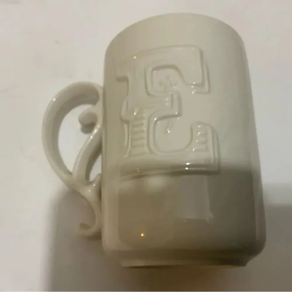 Mudpie ceramic white/cream mug with capital E, ornate handle Excellent B6